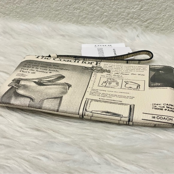 NWT Coach Large Corner Zip Wristlet With Newspaper Print CDE80 in Chalk Multi - Picture 5 of 8